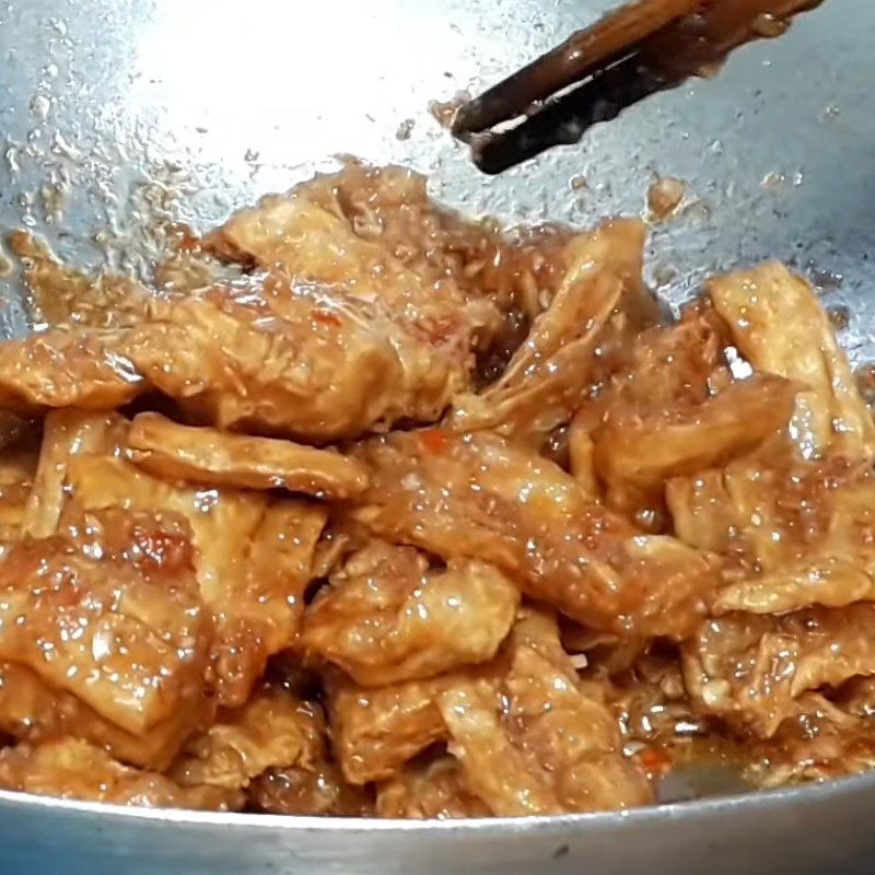 Step 4 Stir-fry tofu Fresh fried tofu with spicy lemongrass chili