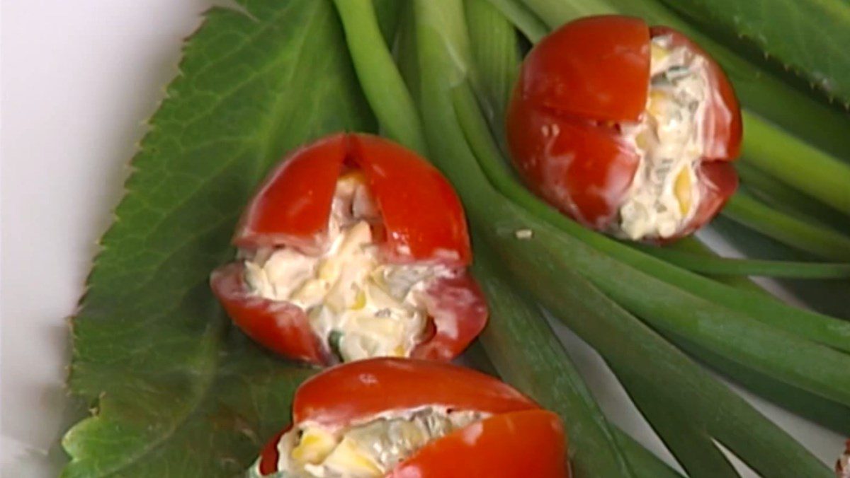 Tulip Flower Salad with Corn and Olives