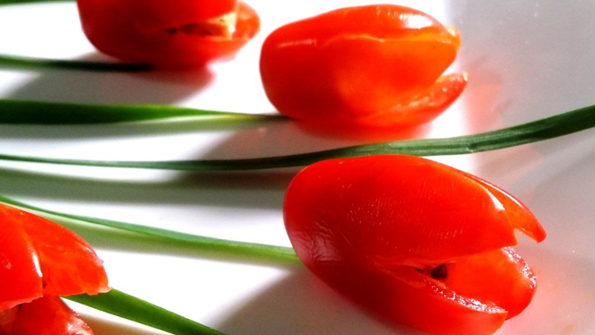 Tulip Flower Salad with Canned Tuna