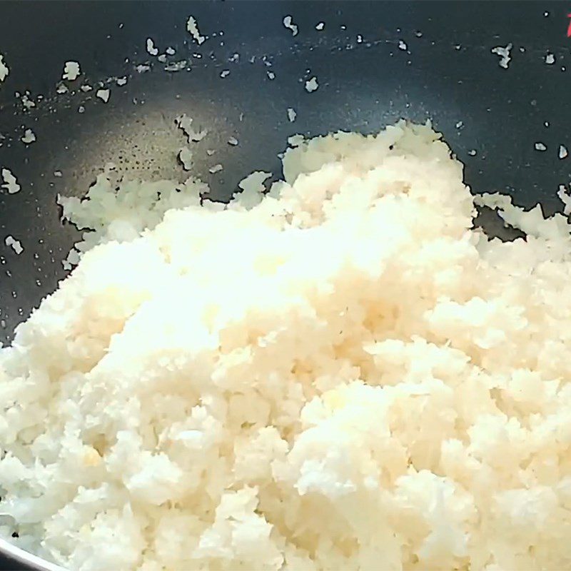 Step 2 Making coconut and peanut filling for sticky rice cake