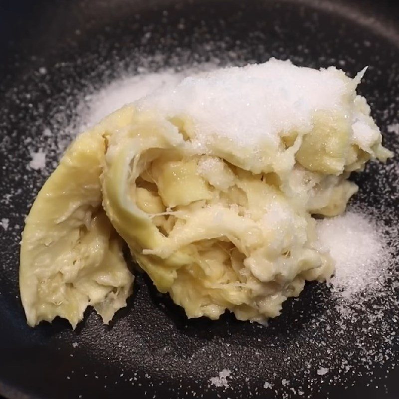 Step 1 Knead the mung bean and durian filling for Durian mung bean cake