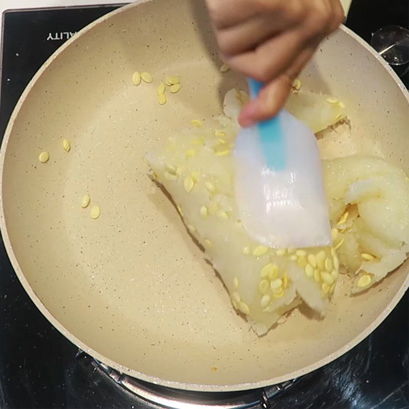 Step 2 Cook the coconut filling Chocolate mooncake with coconut filling