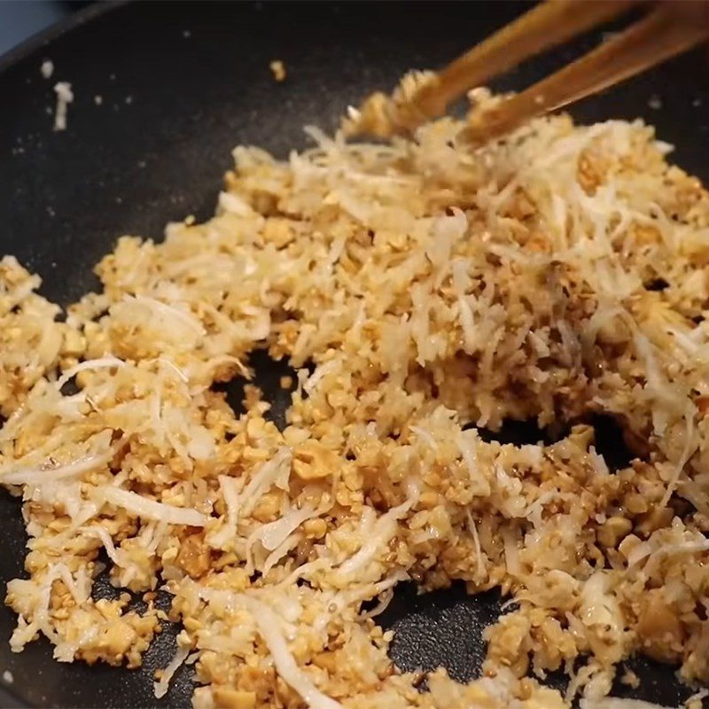 Step 2 Making coconut and peanut filling for sticky rice cake