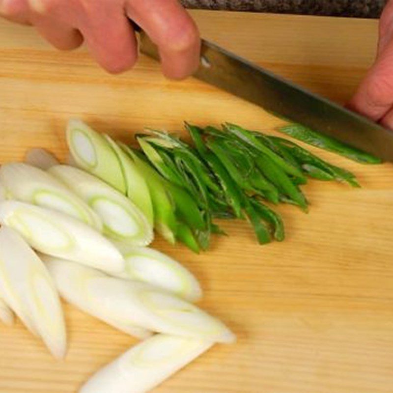 Step 2 Preparation of other ingredients Stir-fried pumpkin with smoked meat