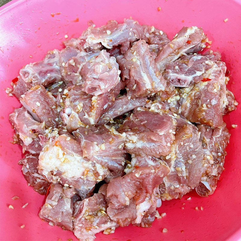 Step 1 Prepare and Marinate the Pork Ribs for Pineapple Braised Ribs Using an Air Fryer