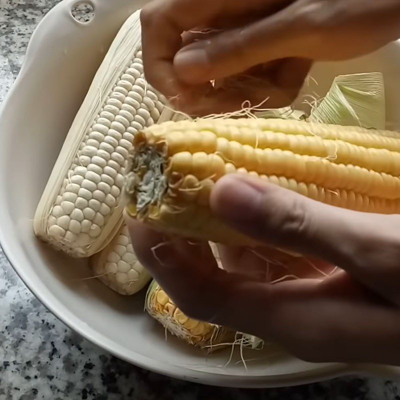 Step 1 Prepare the corn Stir-fried corn with dried shrimp and sausage