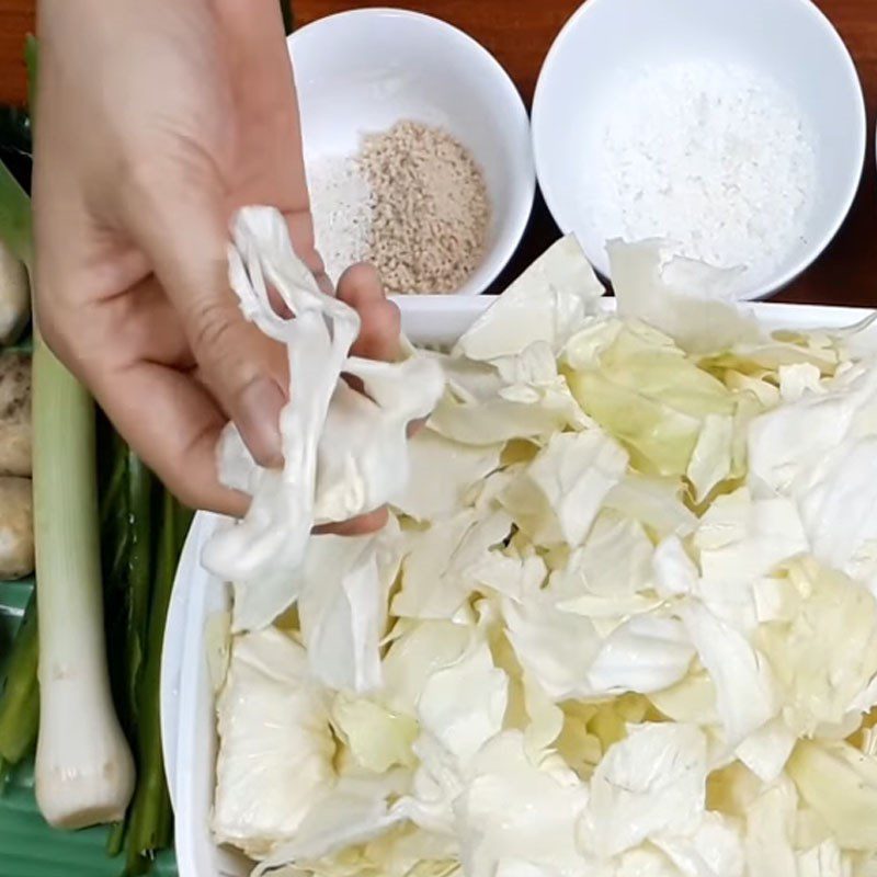 Step 1 Prepare the cabbage Stir-fried Cabbage with Mushrooms