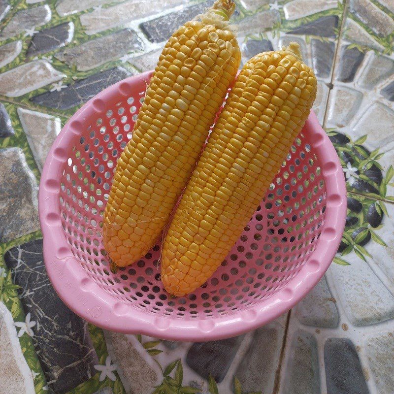 Step 1 Prepare sweet corn for sautéed corn with dried shrimp