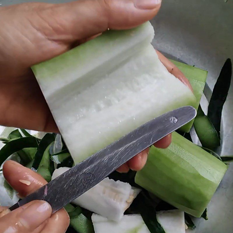 Step 3 Prepare the winter melon for the soup with winter melon