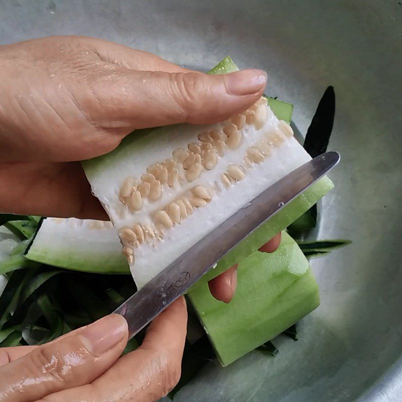 Step 3 Prepare the winter melon for the soup with winter melon