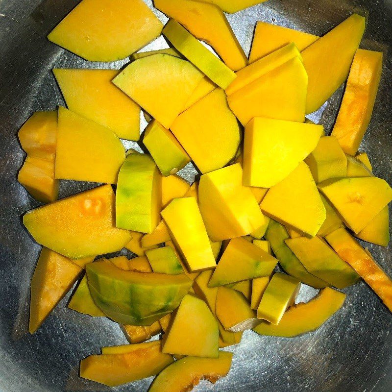 Step 1 Prepare the pumpkin Stir-fried pumpkin with dried shrimp