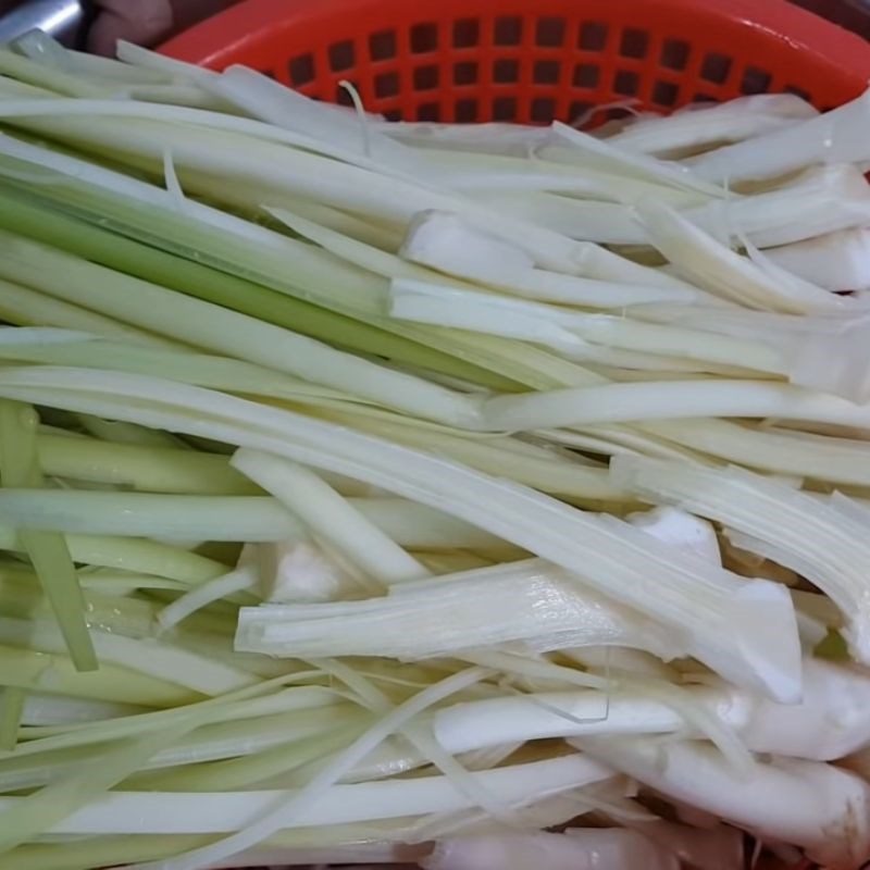 Step 2 Prepare the water lily stems