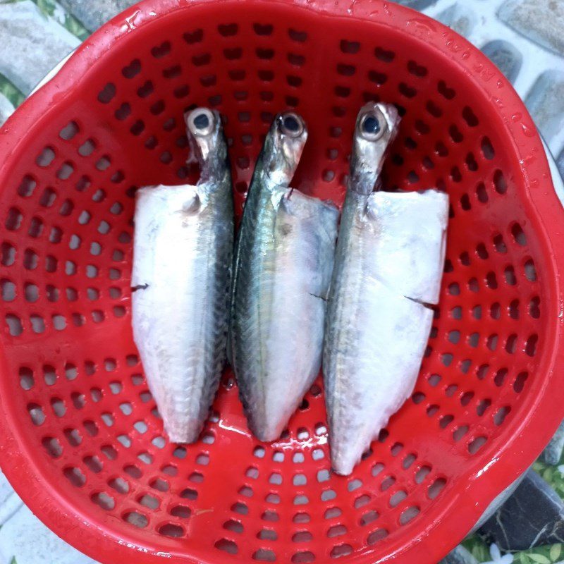 Step 1 Prepare mackerel Mackerel with tomato sauce