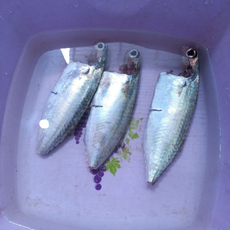 Step 1 Prepare mackerel Mackerel with tomato sauce