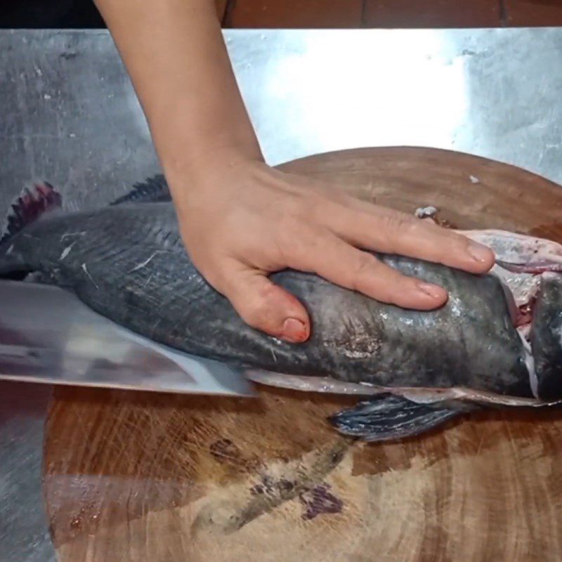 Step 1 Prepare the fish Lăng fish fried with ginger