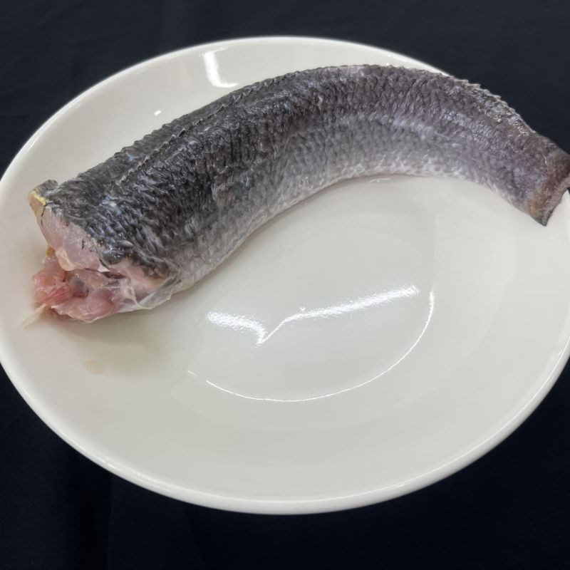 Step 2 Prepare the snakehead fish for Sour Ant Soup