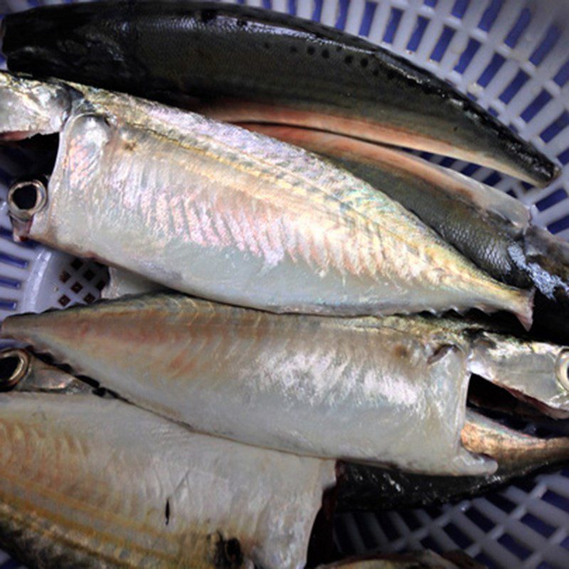 Step 1 Prepare mackerel Mackerel with garlic and chili