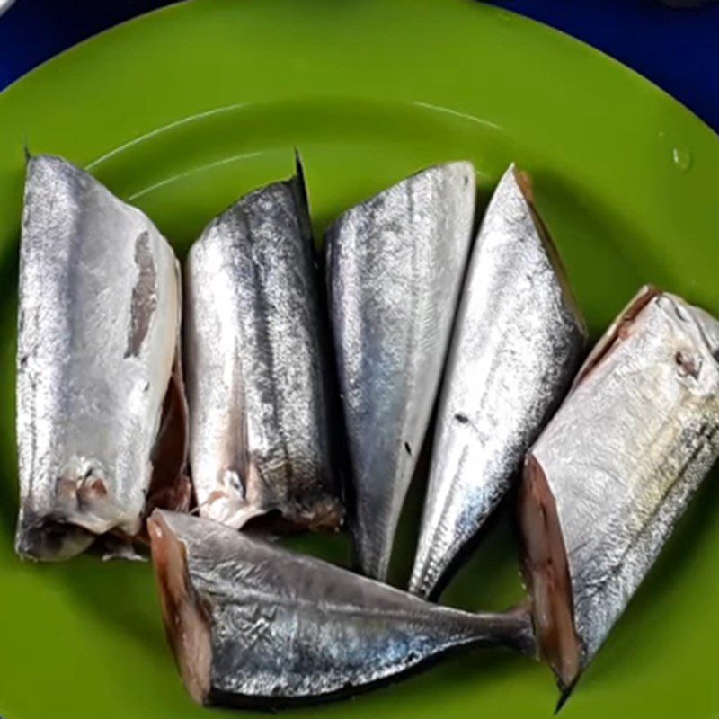 Step 1 Prepare mackerel Mackerel with garlic and chili