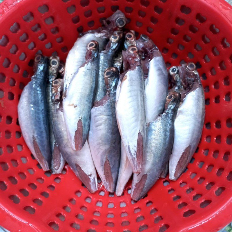 Step 1 Prepare mackerel Mackerel stewed with pineapple (recipe shared by the user)