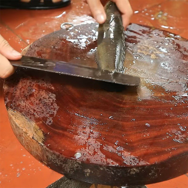 Step 1 Prepare the Snakehead Fish for Braised Snakehead Fish with Fermented Soybeans