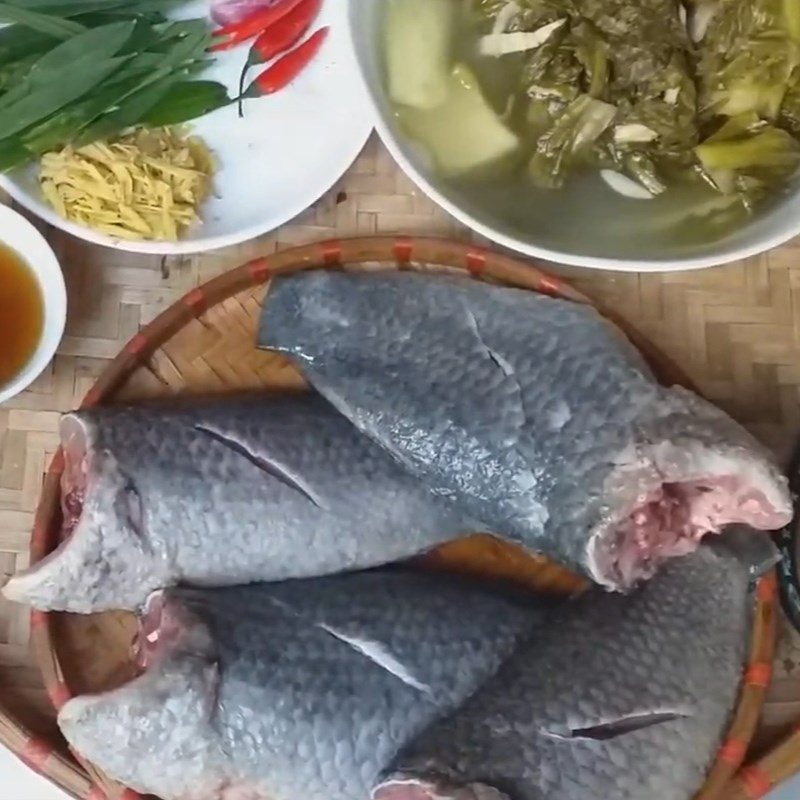 Step 1 Prepare snakehead fish Braised snakehead fish with pickled vegetables