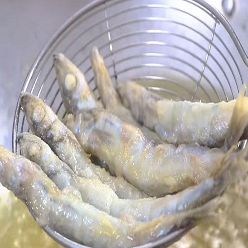 Step 1 Prepare the fish and fry the fish Crispy Fried Fish Roe with Tamarind Sauce