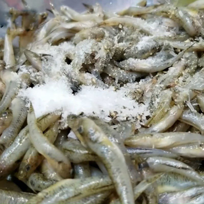 Step 1 Preparing the goby fish Crispy Goby Fish