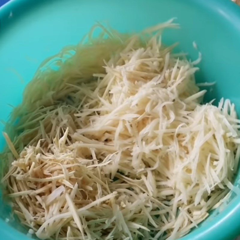 Step 1 Prepare the types of mushrooms and vegetables for vegetarian beef balls from mushrooms and vegetables