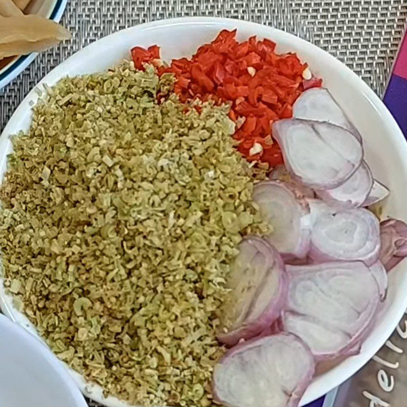 Step 1 Prepare the ingredients for vegetarian shrimp paste stir-fried with minced vegetarian meat