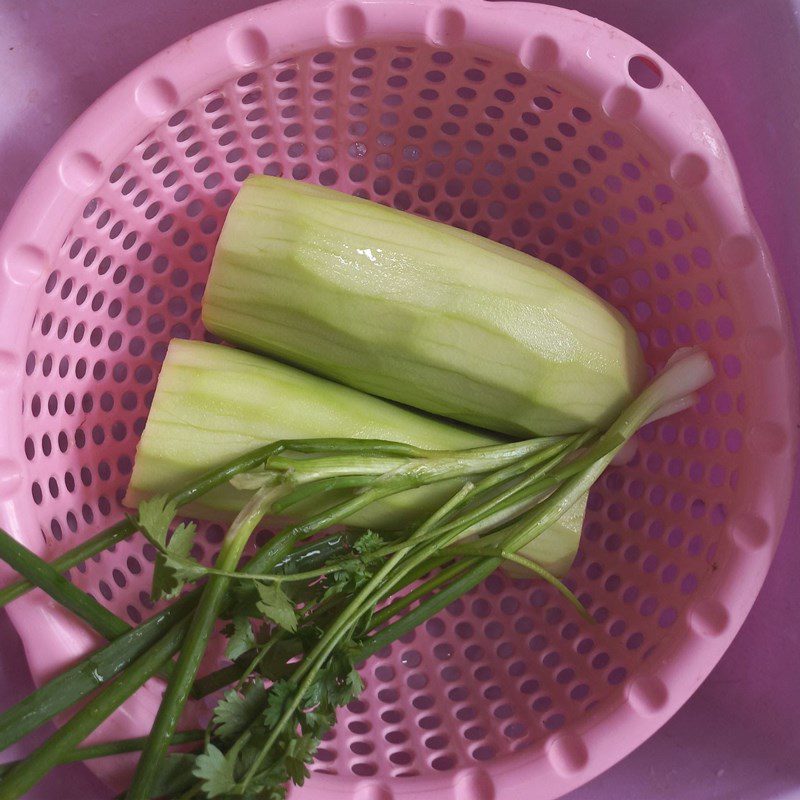 Step 1 Prepare the ingredients for Fresh Shrimp Gourd Soup