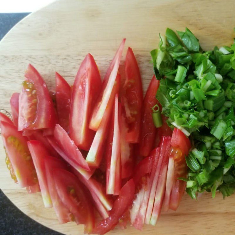 Step 1 Prepare the ingredients for sour bamboo shoot fish soup