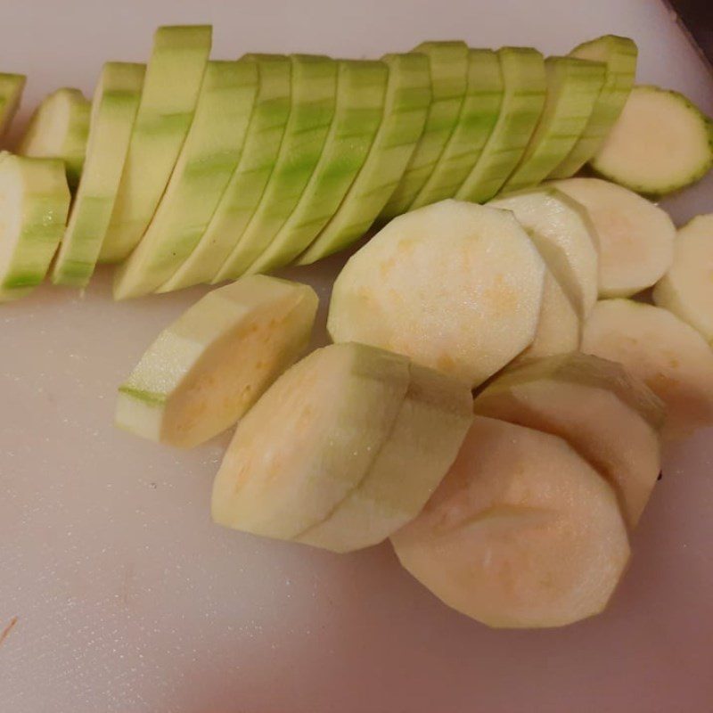 Step 1 Prepare the ingredients for Zucchini Soup with Shrimp