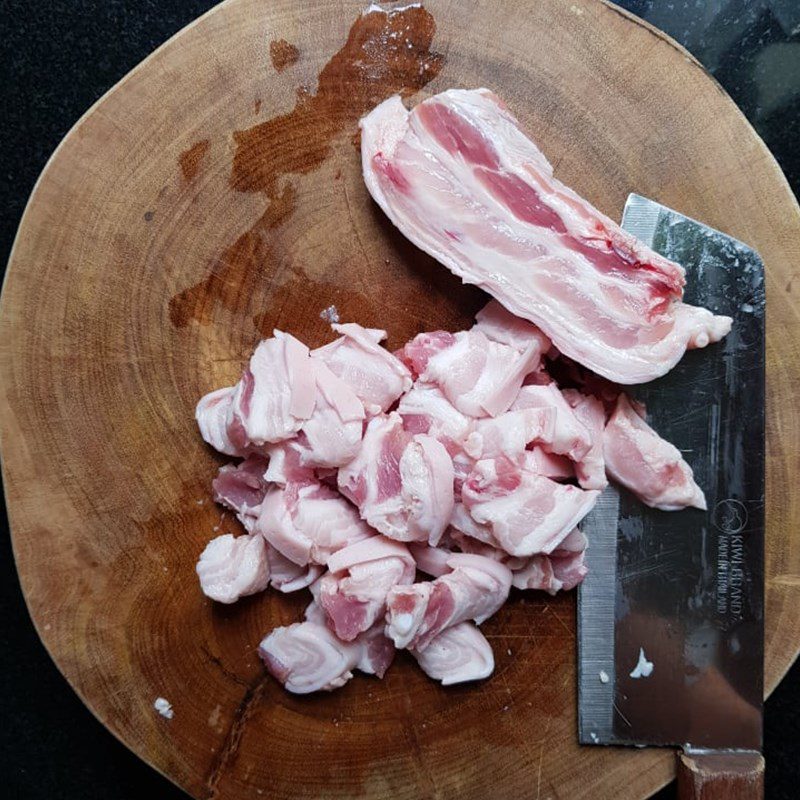 Step 1 Prepare the ingredients Sour pickled mustard greens (sour pickles) stir-fried with pork belly