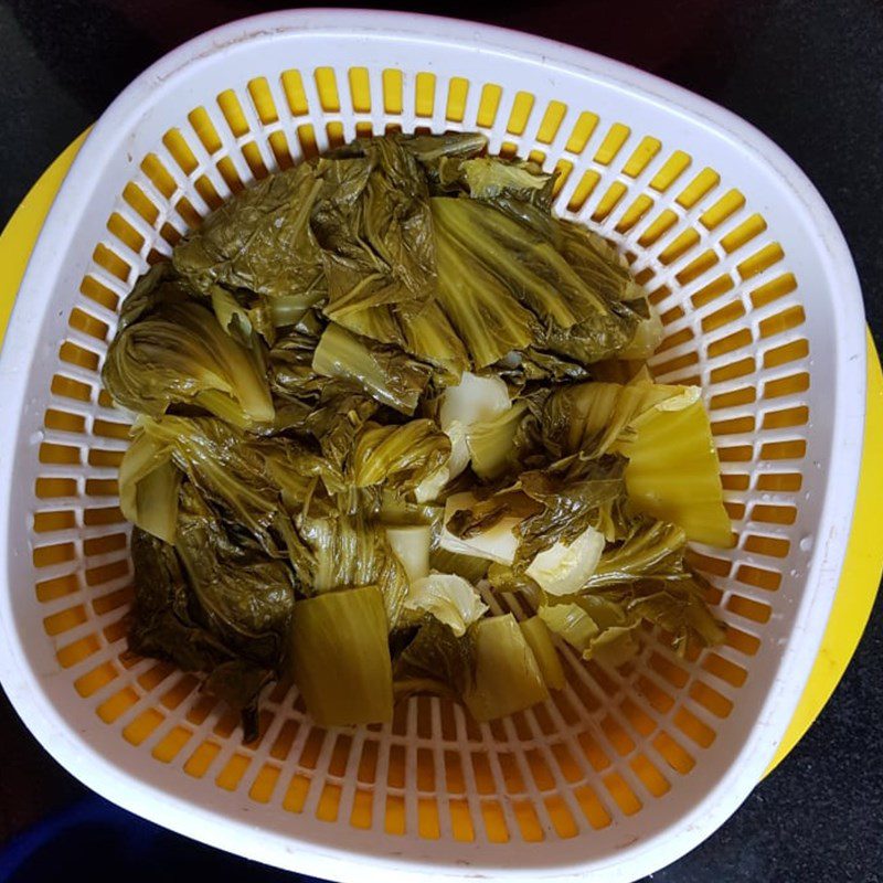 Step 1 Prepare the ingredients Pickled mustard greens (pickled vegetables) stir-fried with pork belly