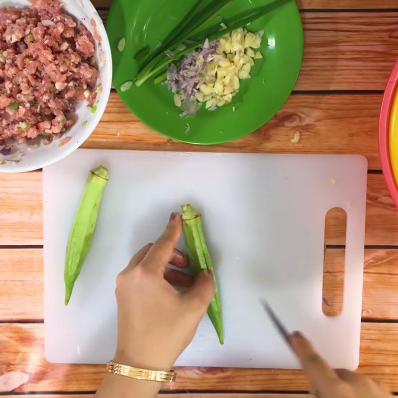 Step 1 Prepare the ingredients for Steamed Okra with Meat