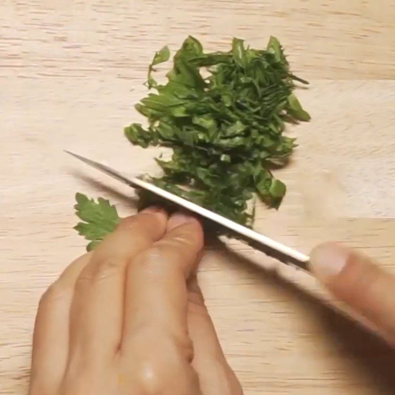 Step 1 Prepare the ingredients for Tulip flower salad with canned tuna