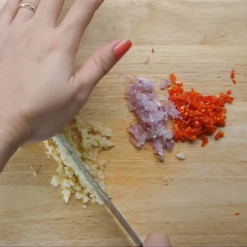 Step 2 Prepare the ingredients and make the pickles Grilled broken rice with ribs