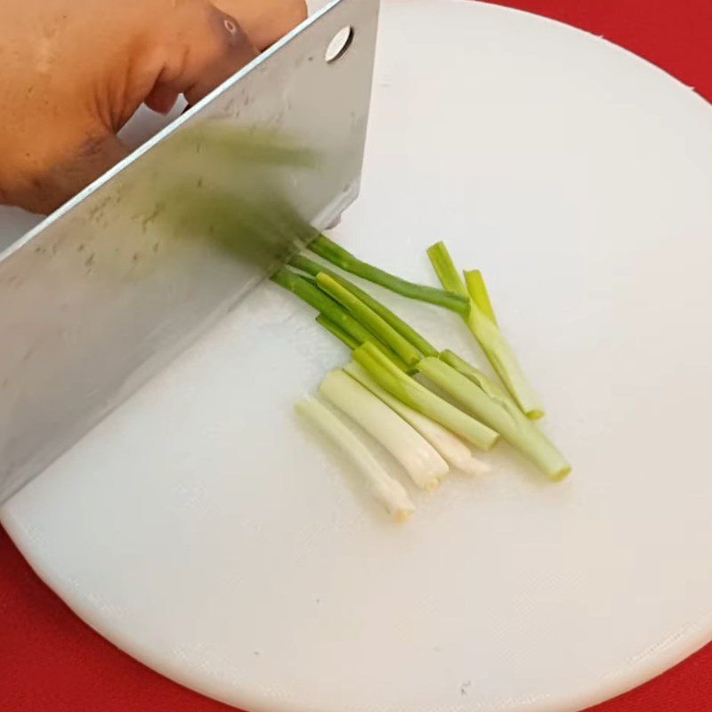 Step 1 Prepare the ingredients for Stir-fried Onions with Tomatoes