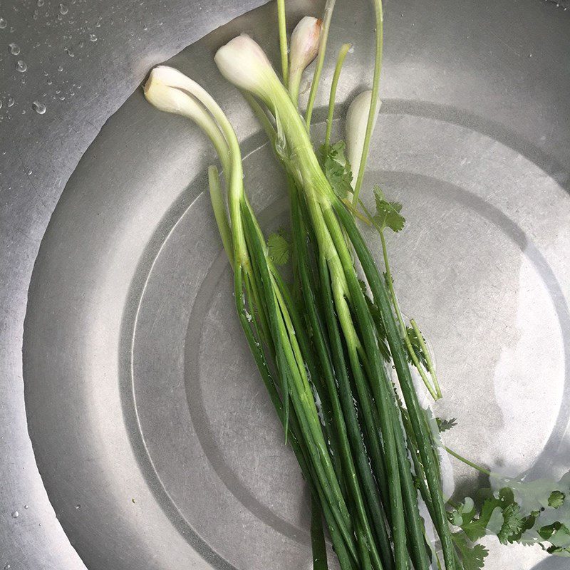 Step 1 Prepare the ingredients for Pennywort Soup with Shrimp