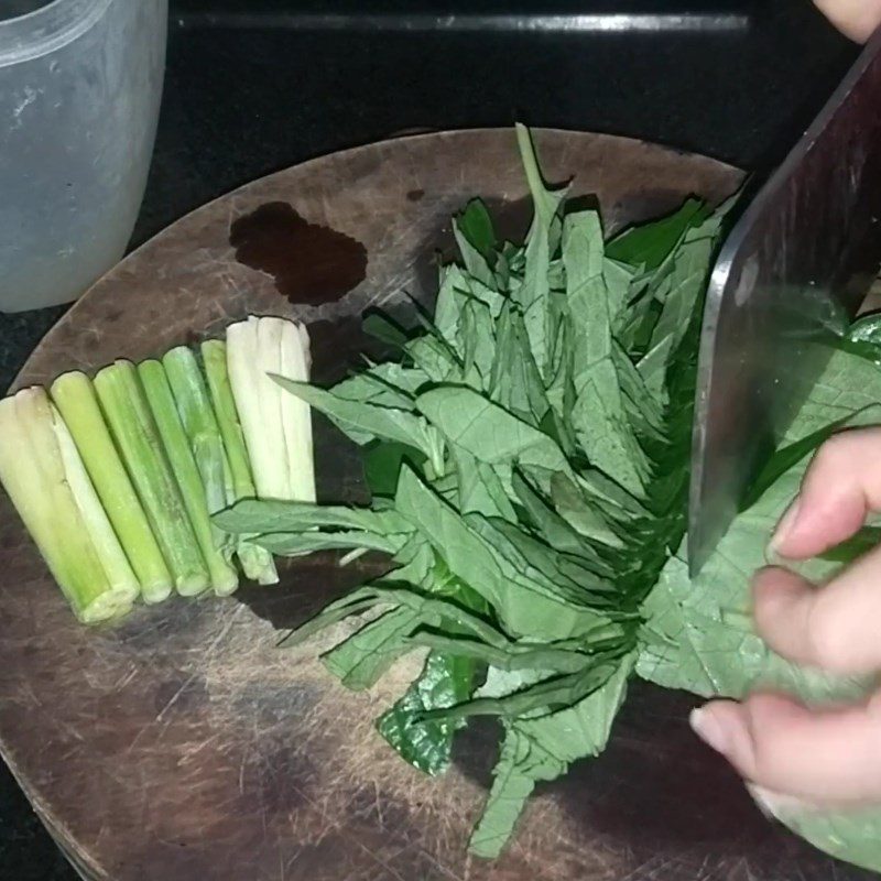 Step 2 Prepare the remaining ingredients for Sour Soup with Barramundi and Water Lily Flowers