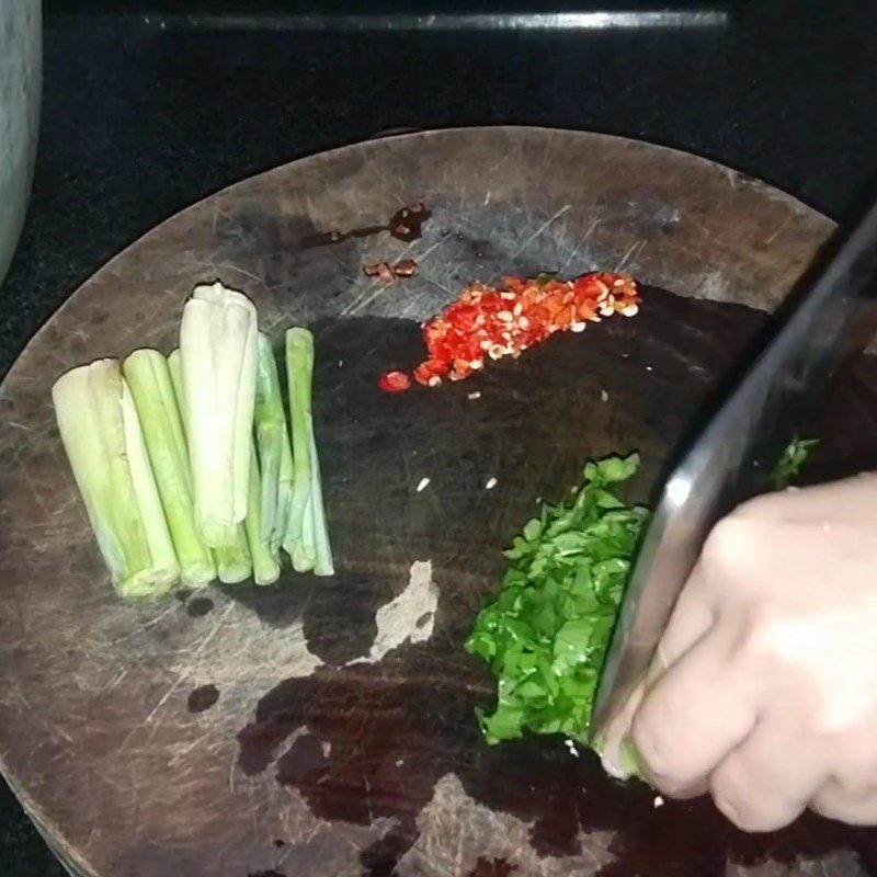 Step 2 Prepare the remaining ingredients for Sour Soup with Barramundi and Water Lily Flowers