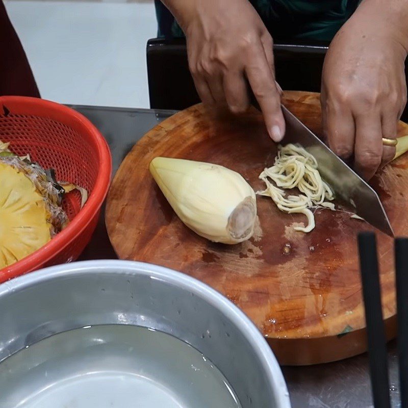 Step 2 Prepare other ingredients Sour soup with Australian fish and young tamarind leaves