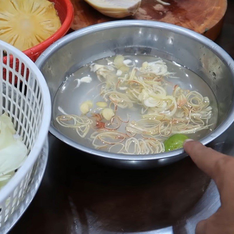 Step 2 Prepare other ingredients Sour soup with Australian fish and young tamarind leaves