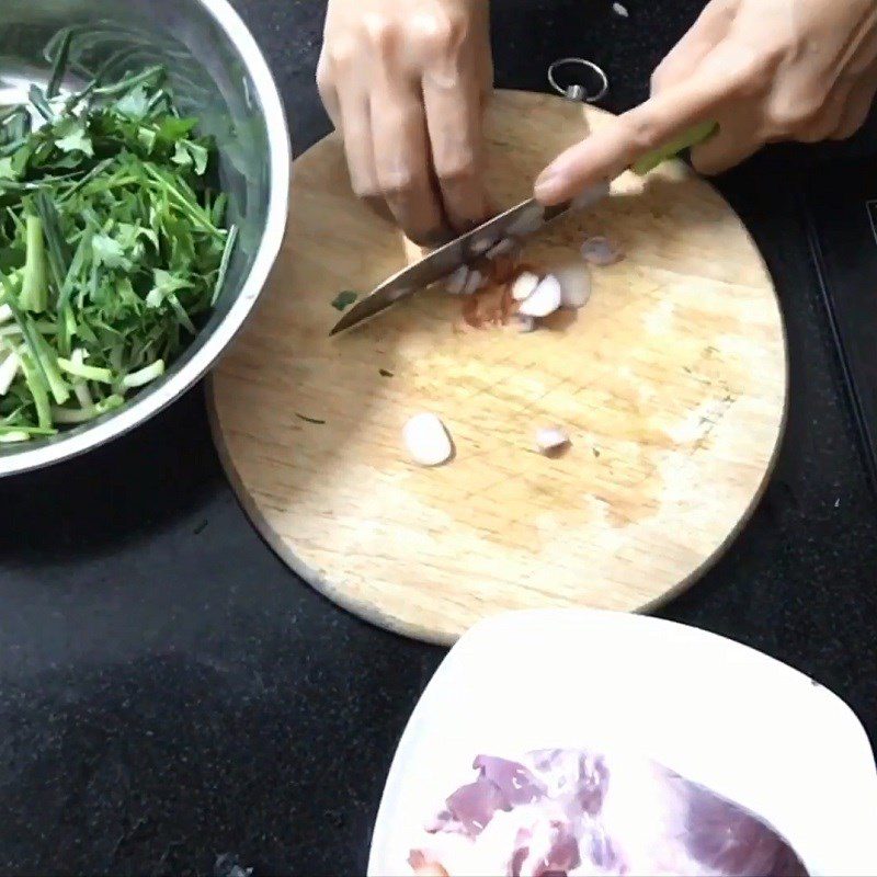 Step 2 Prepare other ingredients Pork heart stir-fried with bean sprouts