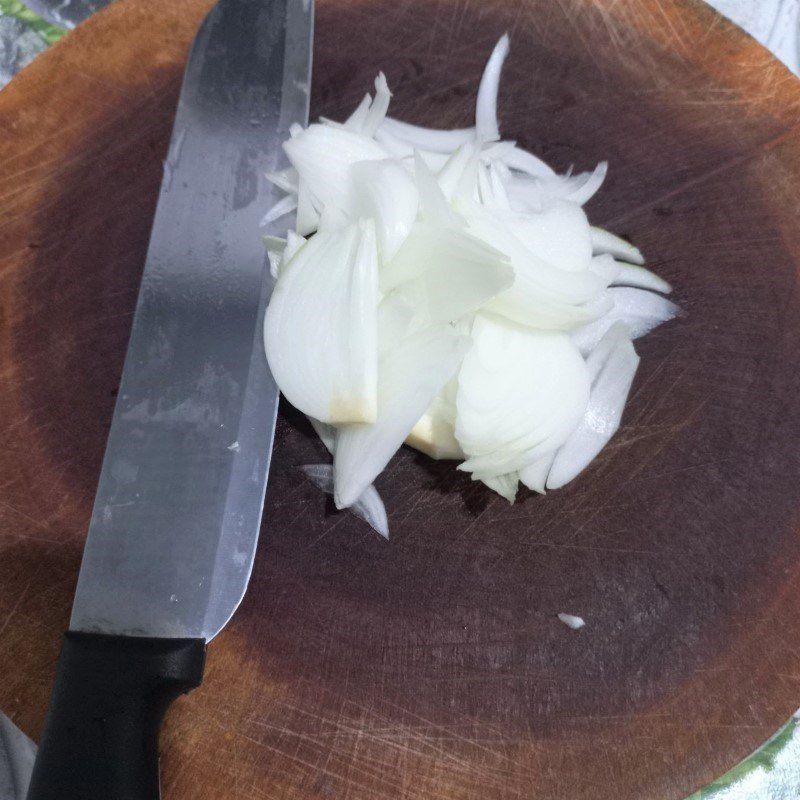 Step 2 Prepare the other ingredients Fried instant noodles with eggs and cabbage