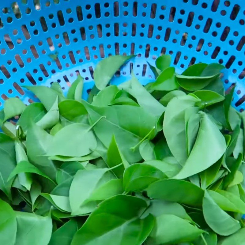 Step 2 Prepare other ingredients Sour fish cooked with giang leaves