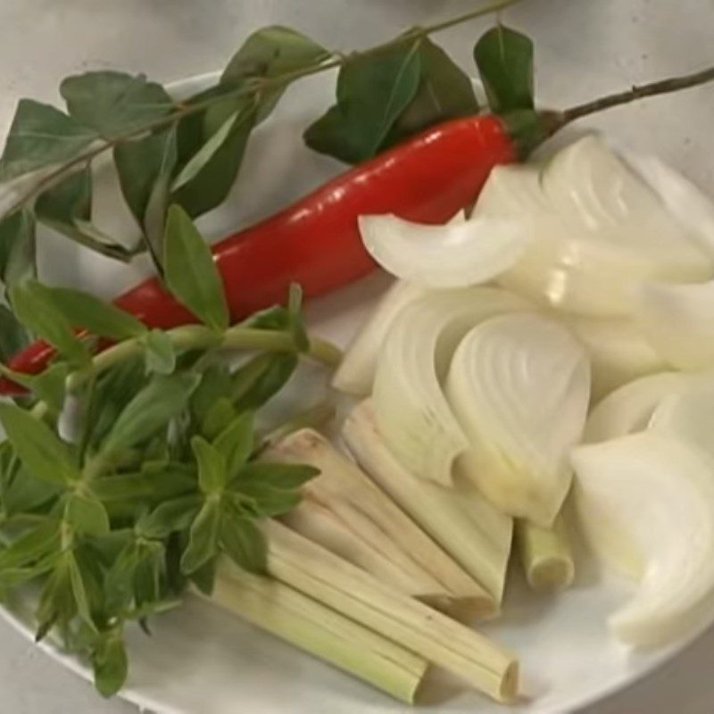 Step 2 Prepare other ingredients Coconut milk stir-fried chicken