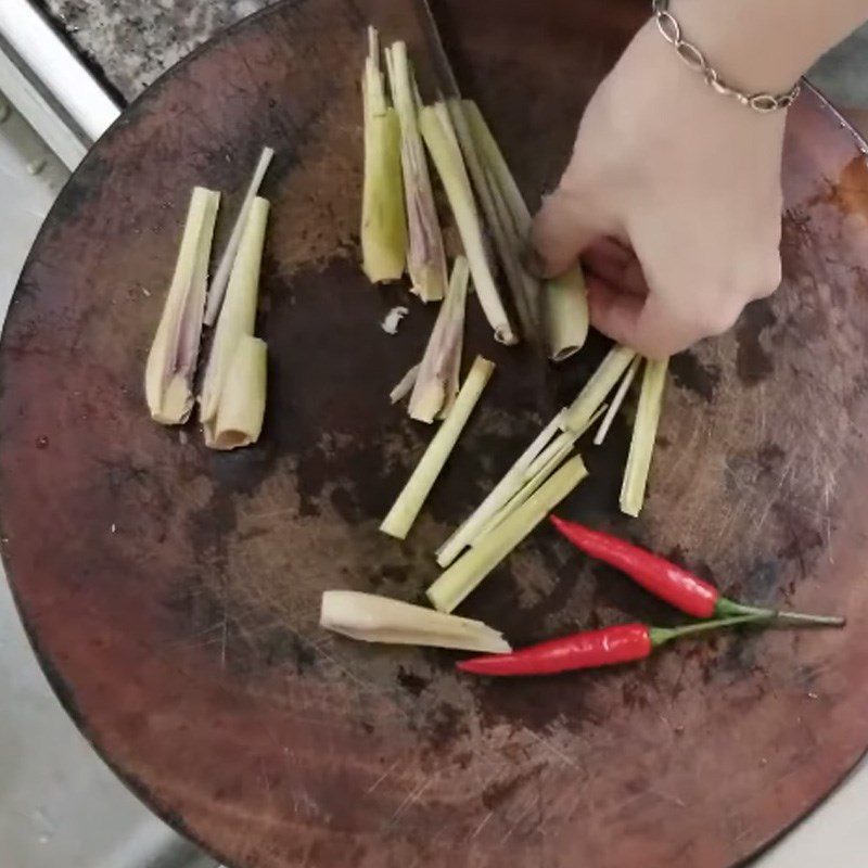 Step 2 Prepare other ingredients Beer steamed lobster