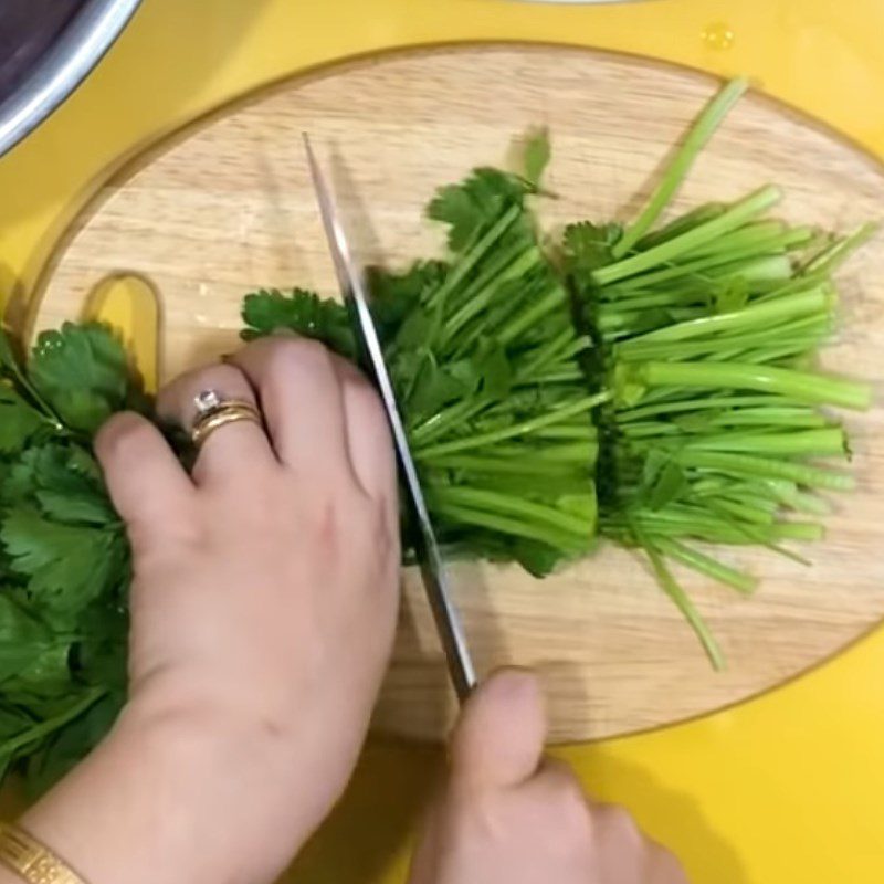 Step 2 Prepare other ingredients Stir-fried mixed squid