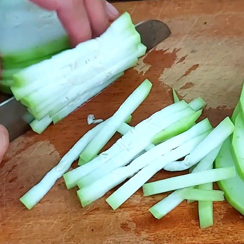 Step 2 Prepare other ingredients for sea crab soup with gourd